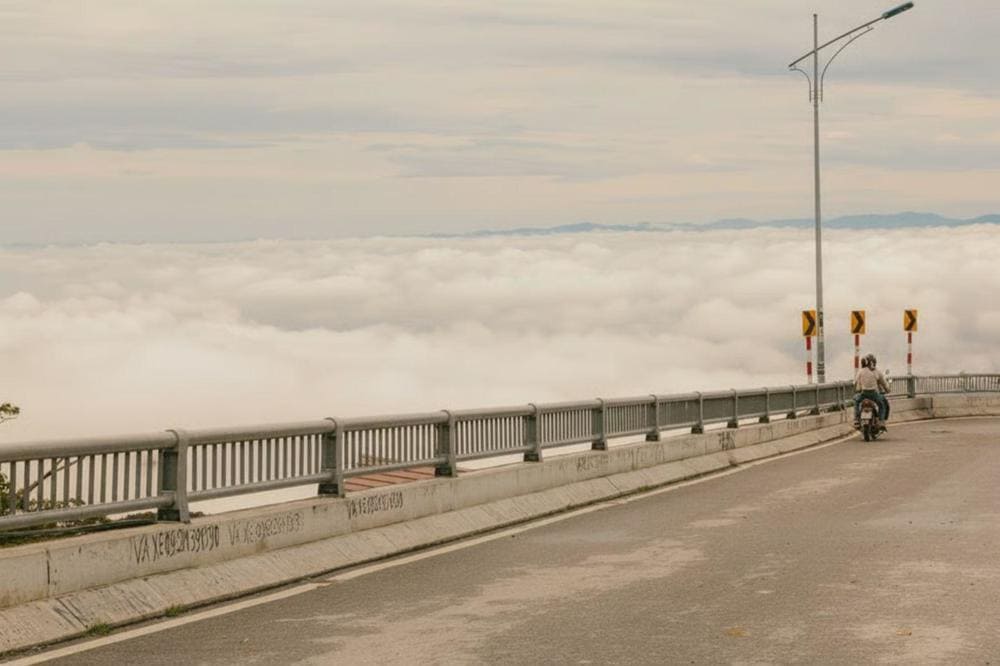 Quán cà phê Cổng Trời Tam Đảo
Cổng Trời Tam Đảo thực chất là một quán cà phê, nơi du khách có thể thu trọn vẻ đẹp của thị trấn trong tầm mắt. Từ đây, bạn sẽ được chiêm ngưỡng những dãy núi trùng điệp, những con đường quanh co ẩn hiện trong làn mây, tạo nên khung cảnh ngoạn mục, đặc biệt là vào sáng sớm hoặc hoàng hôn. Đây cũng là một trong những địa điểm chụp ảnh được yêu thích tại Tam Đảo.